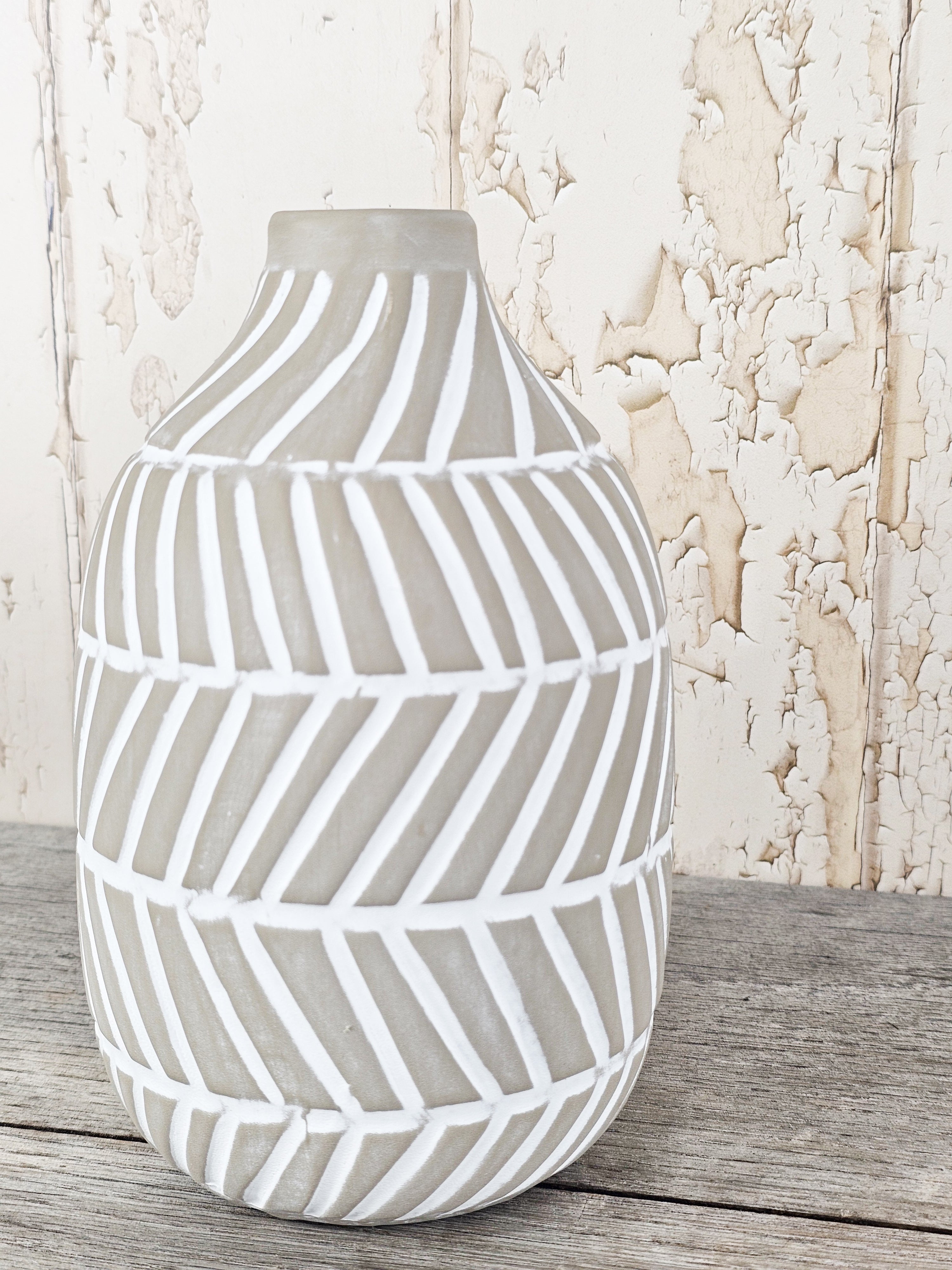 Neutral Geometric Vase